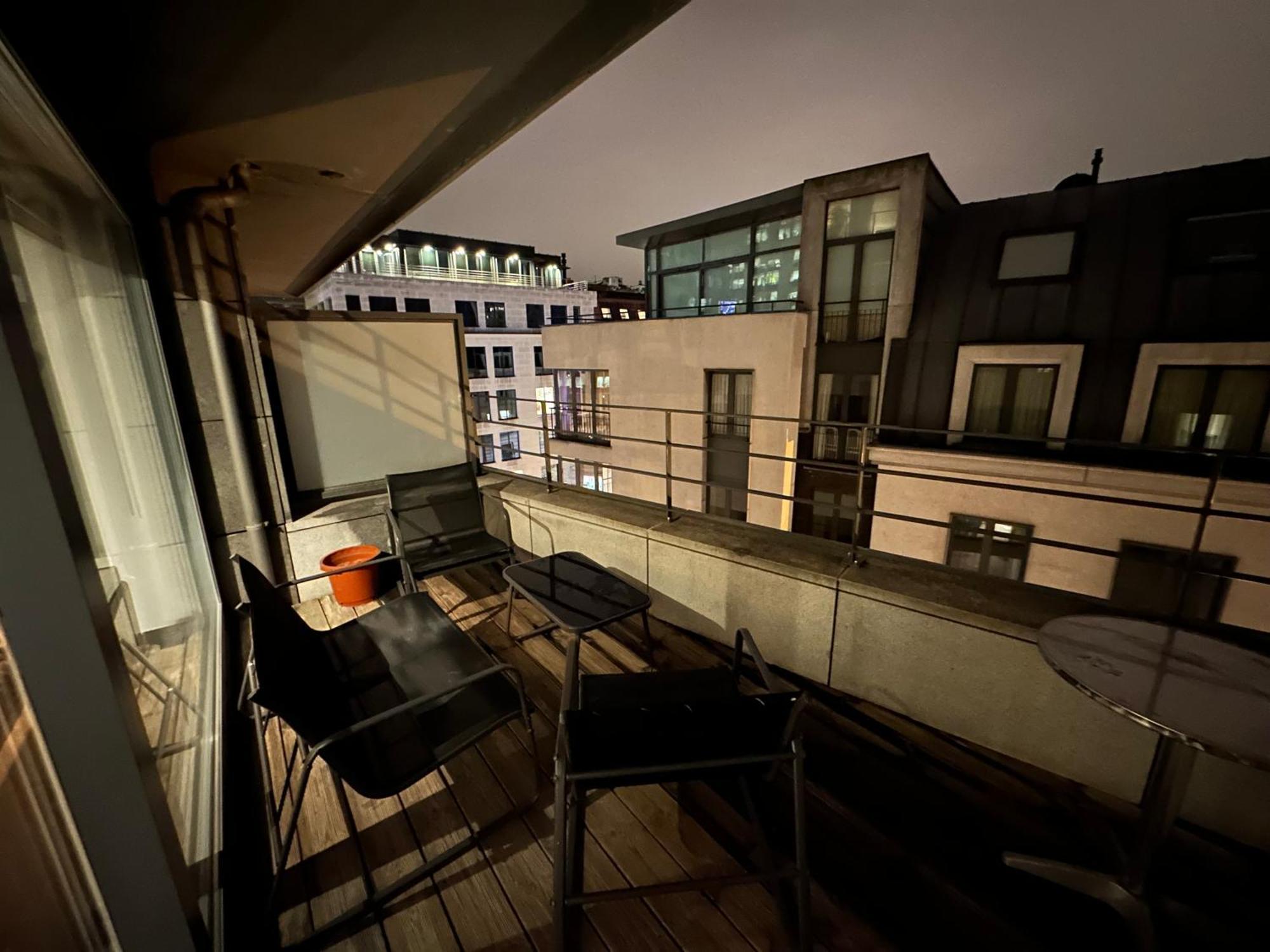 Apartment With Balcony In Brussels Center ภายนอก รูปภาพ